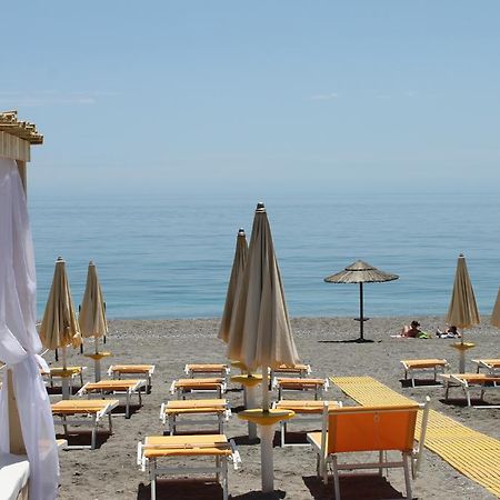 Appartement La Terrazza Sul Mare à Letojanni Extérieur photo